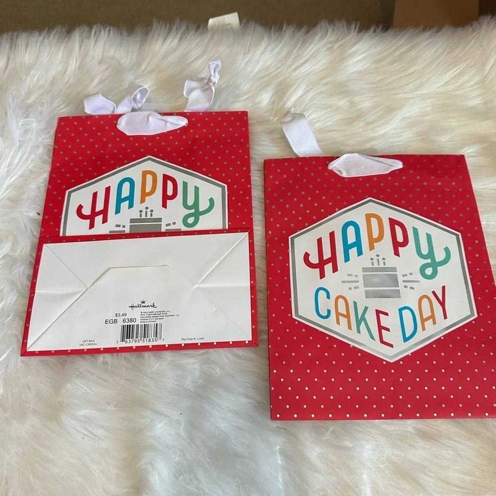 🩵5/$8 Hallmark Red and White Party gift bags