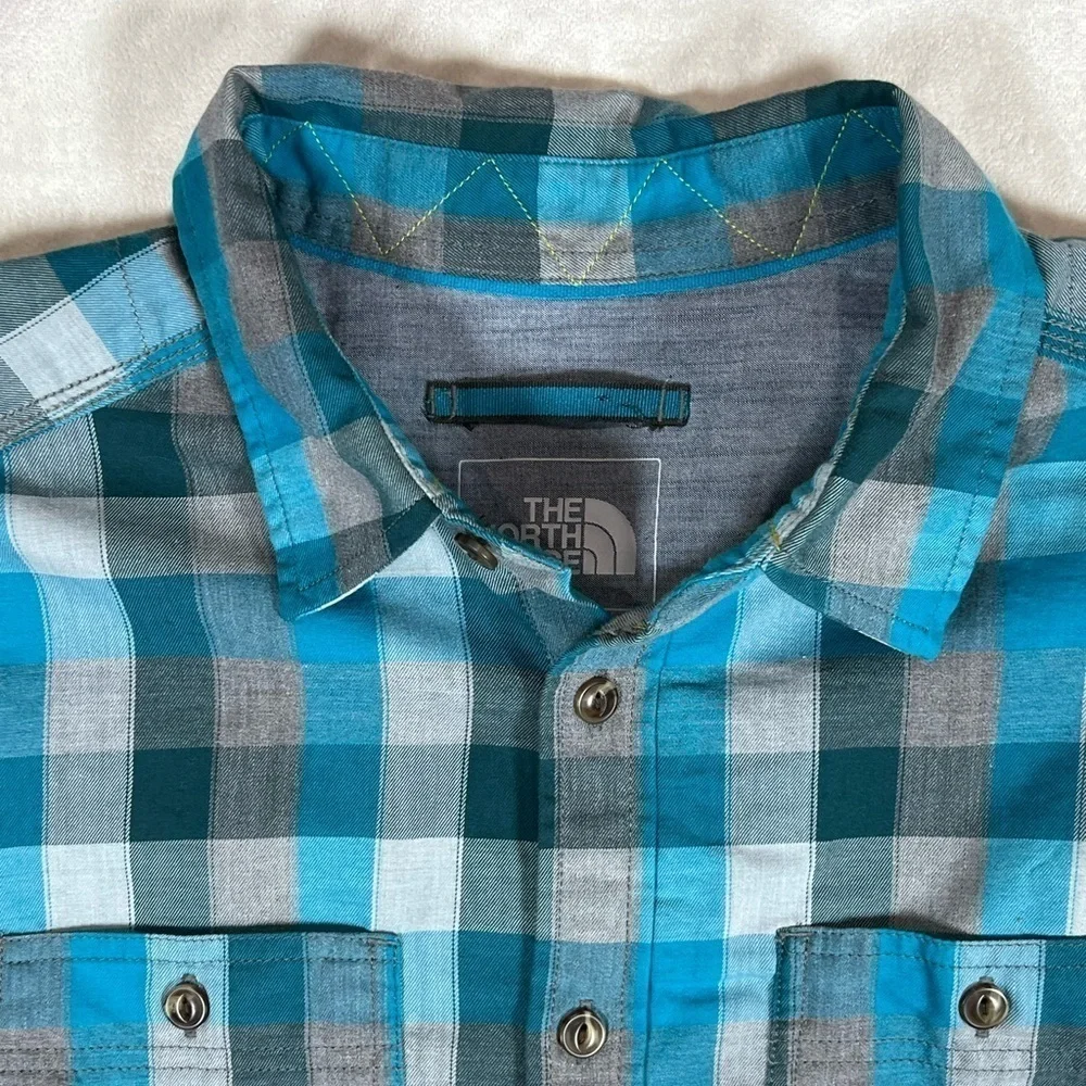The North Face Size Large Button Front Performance Plaid Gingham Outdoor Shirt