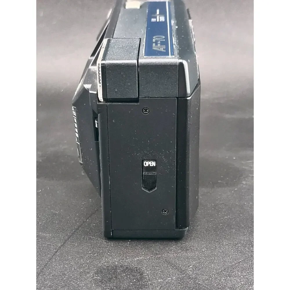 Ricoh AF-70 35mm Camera - FOR PARTS - Powers On / Flash Issue - Includes Bag