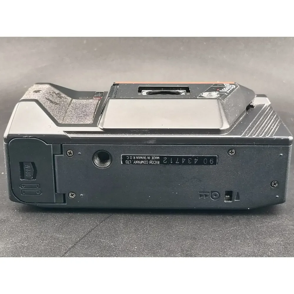 Ricoh AF-70 35mm Camera - FOR PARTS - Powers On / Flash Issue - Includes Bag