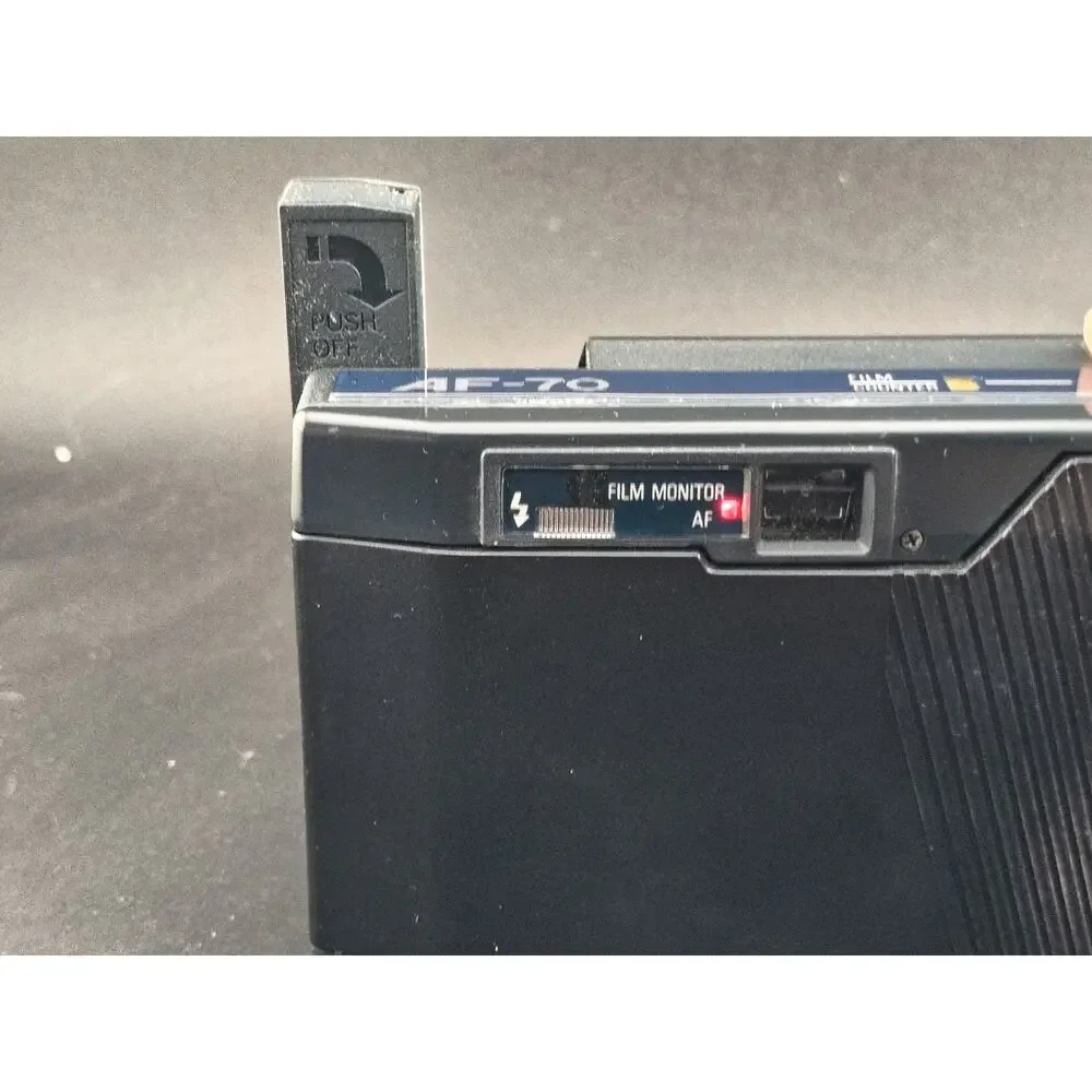 Ricoh AF-70 35mm Camera - FOR PARTS - Powers On / Flash Issue - Includes Bag