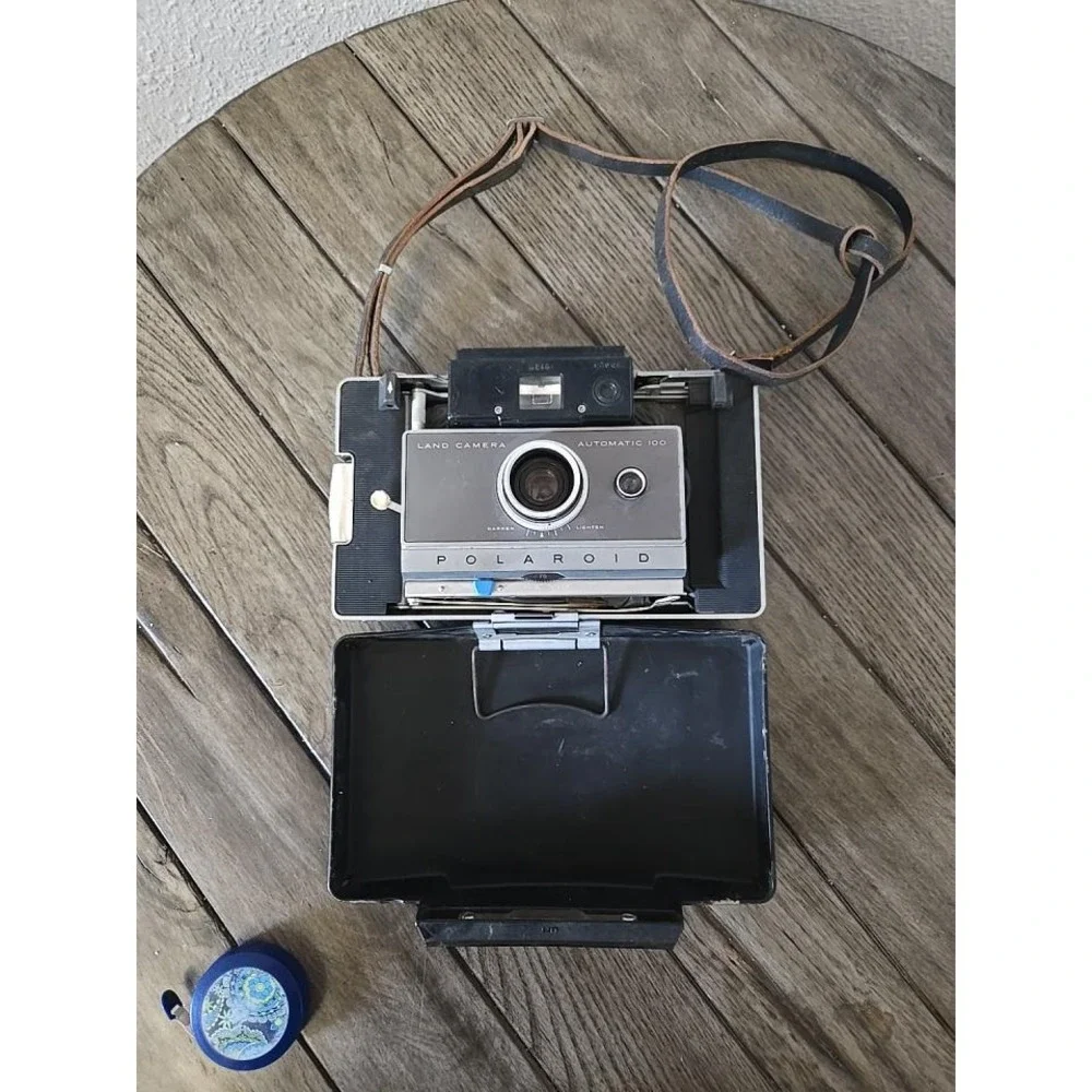 Vintage Polaroid 100 Automatic Land Camera UNTESTED Photography Props Retro