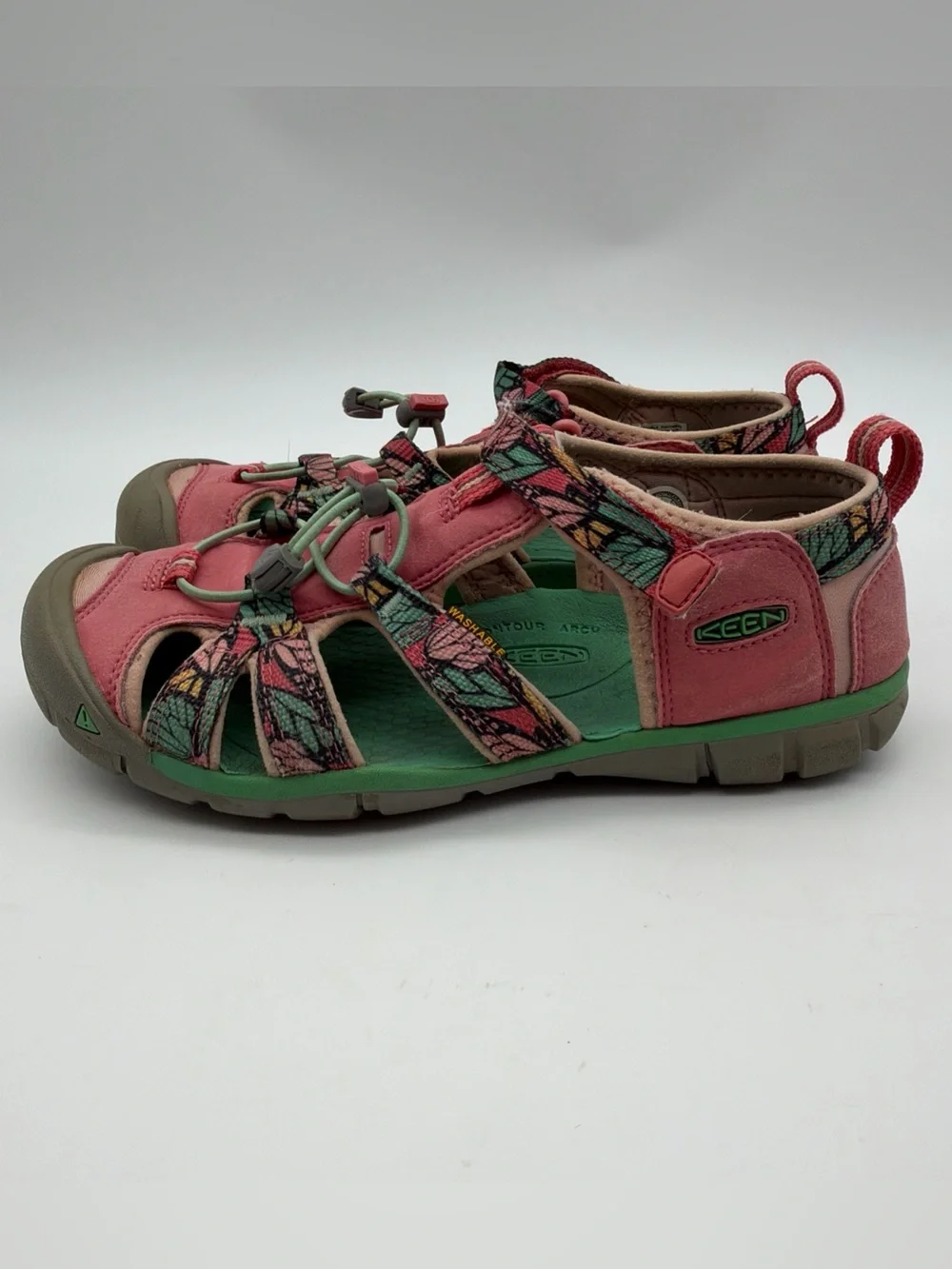 Keen kids water
