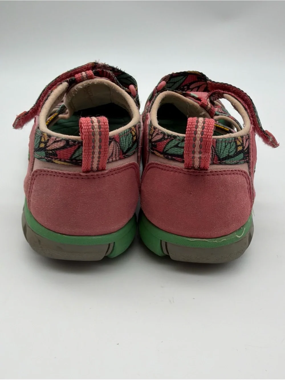Keen kids water