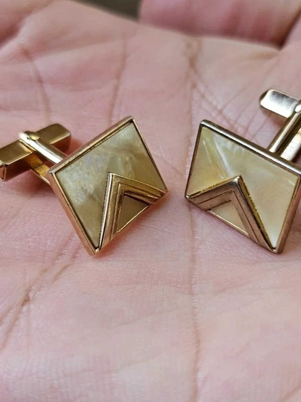 Vintage Swank Men Cufflinks Mother of Pearl Face Gold Tone Men Jewelry Cuff link
