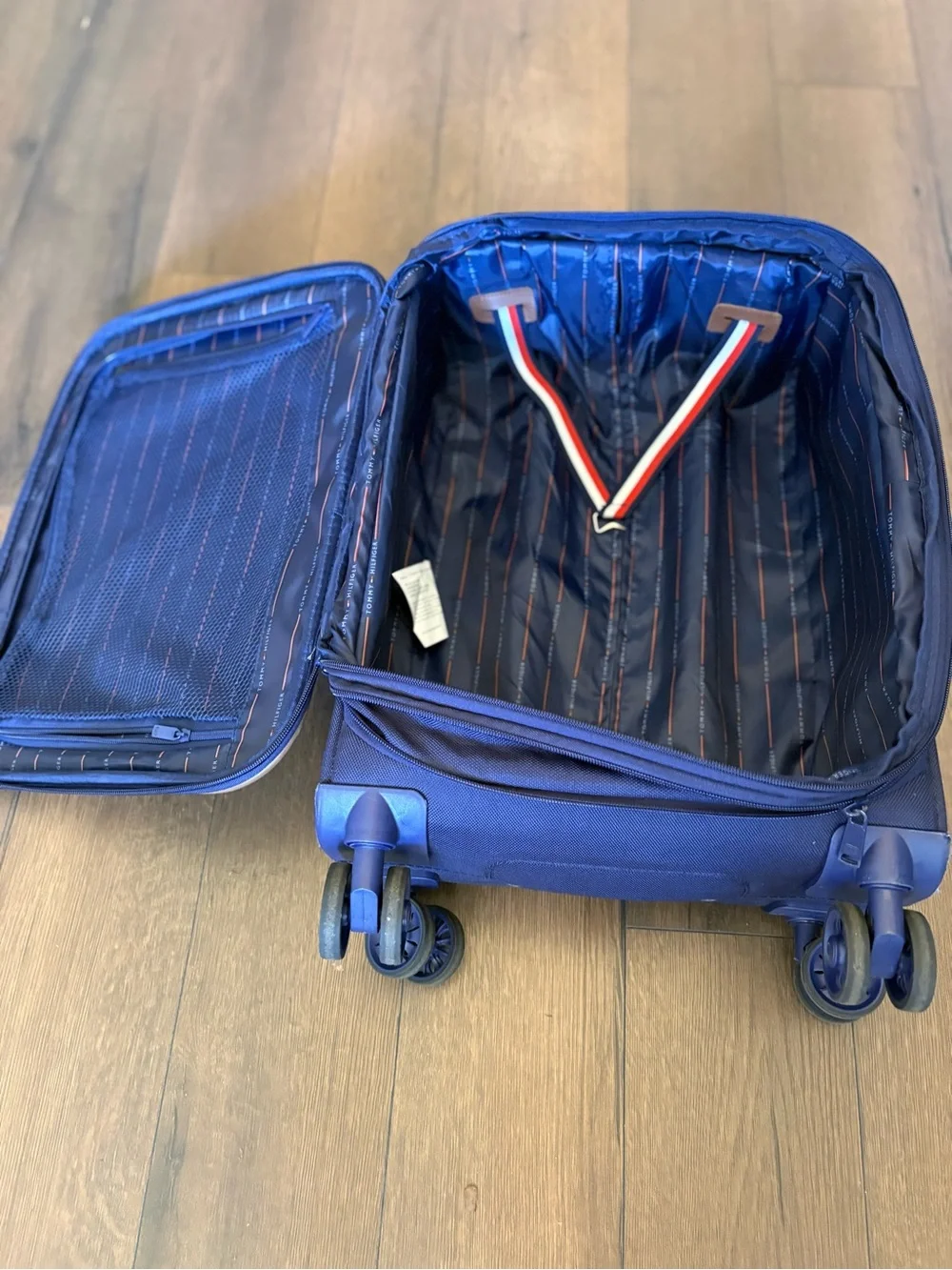 Tommy Hilfiger compact navy
