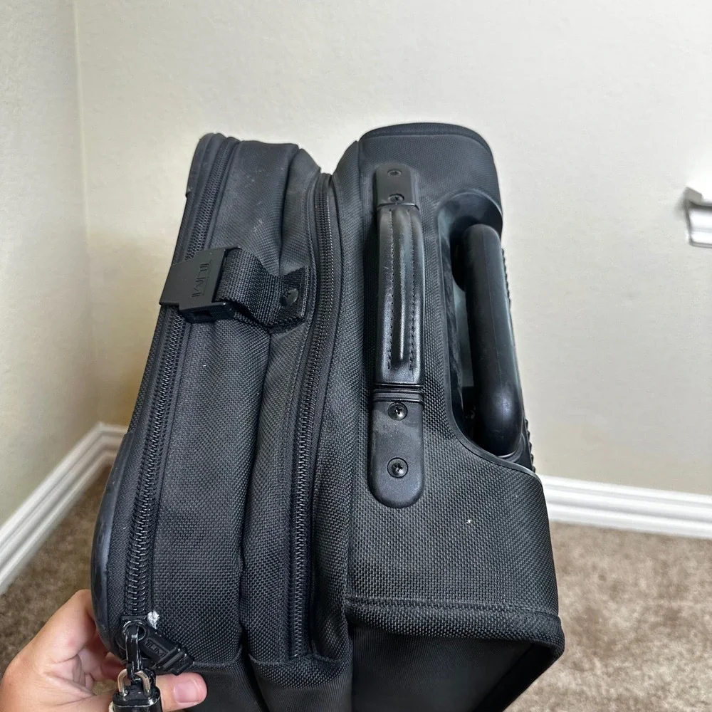 Tumi Alpha Black Ballistic Nylon 2-Wheel Carry-On Suitcase Luggage 2234D3