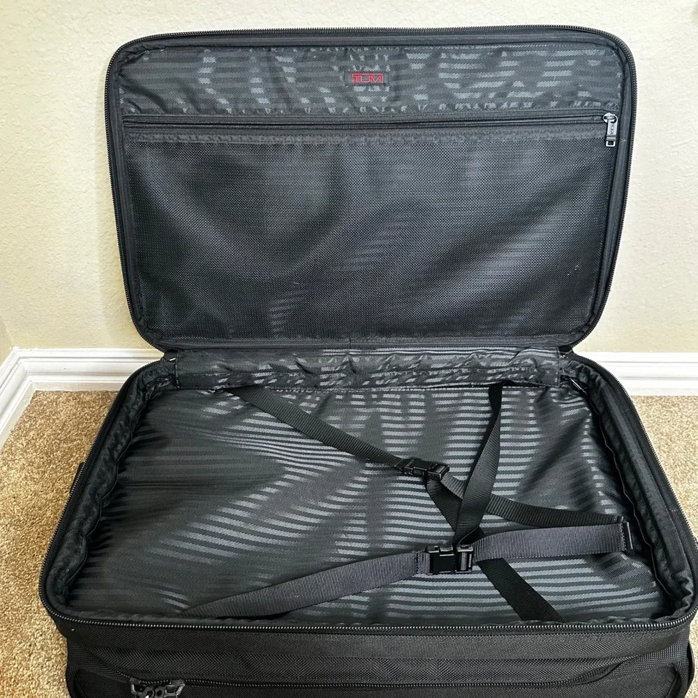 Tumi Alpha Black Ballistic Nylon 2-Wheel Carry-On Suitcase Luggage 2234D3