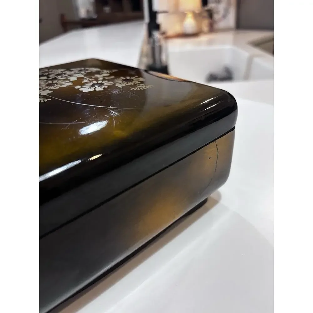 N/A amber lacquer