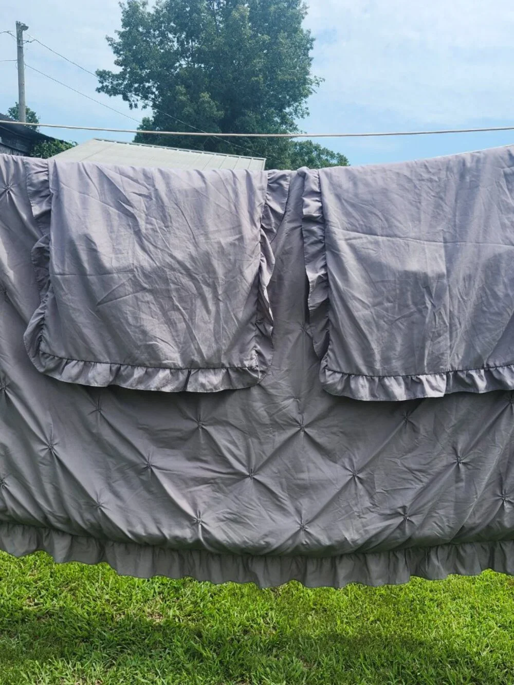 HIG queen comforter & matching shams 90