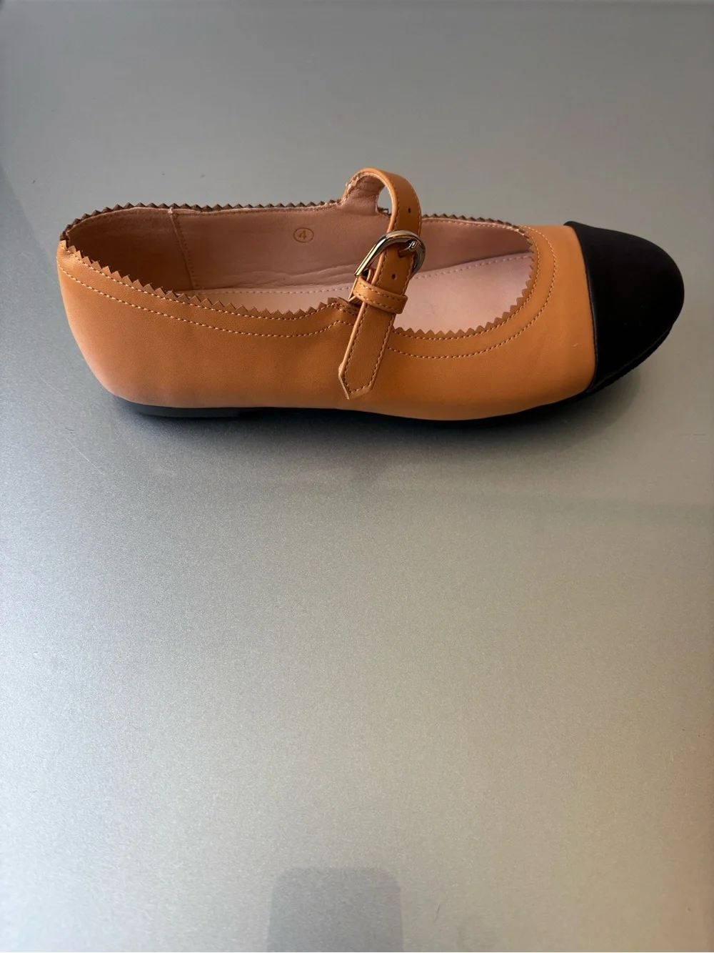 Coutgo Girls Two-Tone Mary Jane Flats in Tan and Black