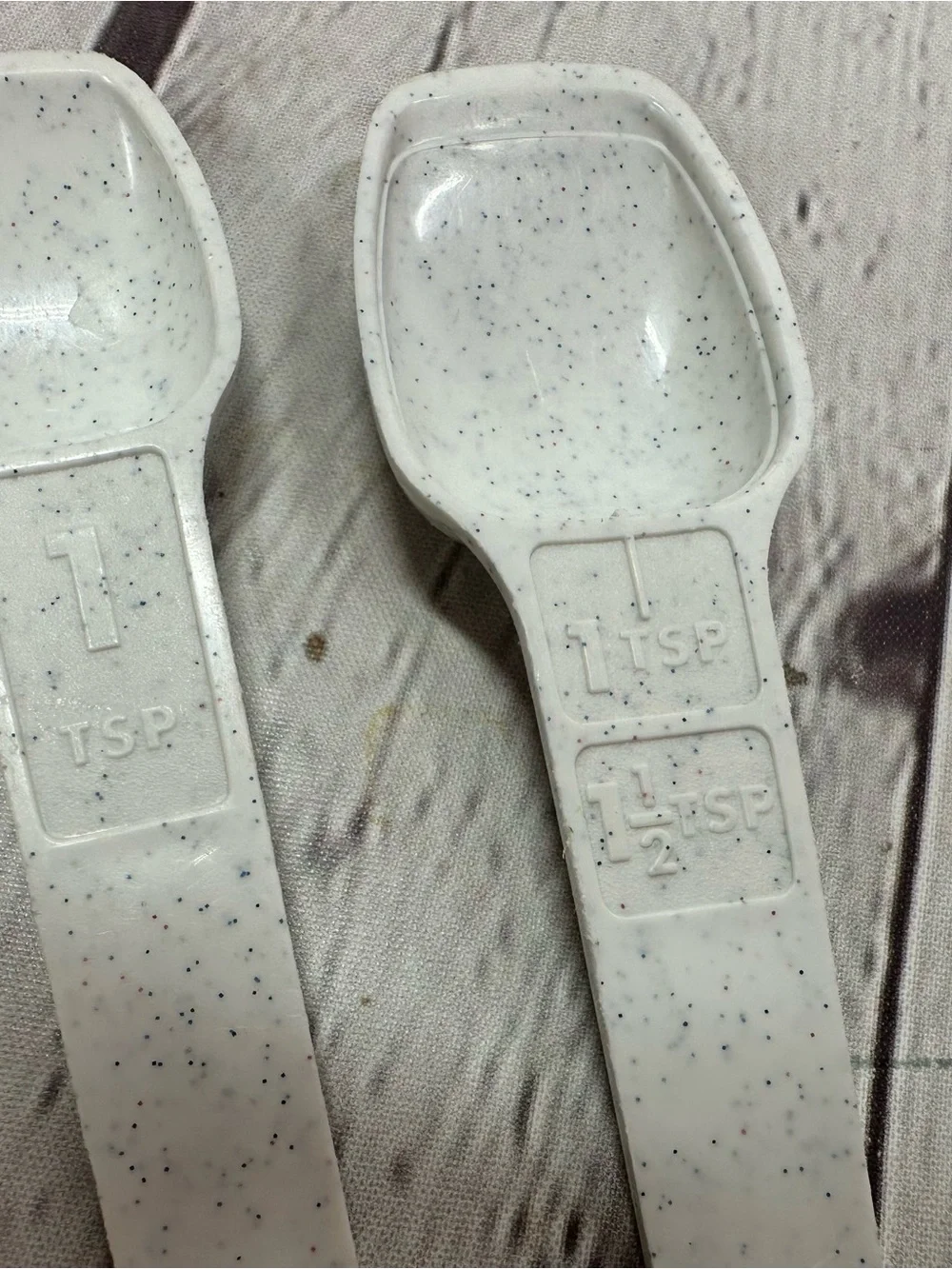 vtg Tupperware Speckled fireworks Measuring Spoon Set replacements 1/4 1/2 1t
