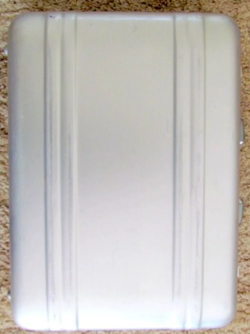 HALLIBURTON ALUMINUM BRIEFCASE, HARD METAL SUITCASE w CLICK SHUT CLOSURES