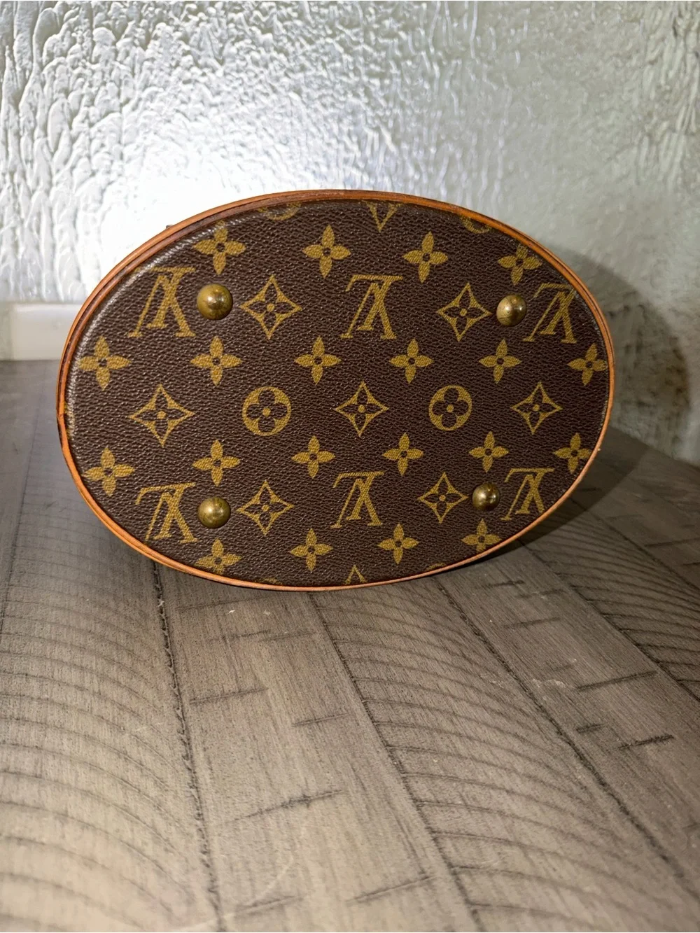 Louis Vuitton lining bucket photos