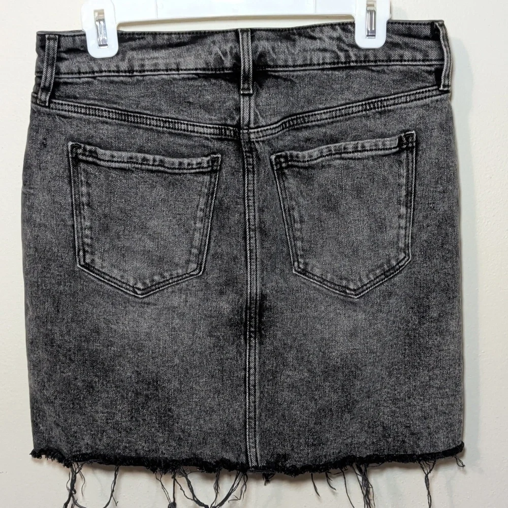 Old Navy Black Acid Wash Denim Mini Skirt Frayed Hem Stretch Women's Size 6