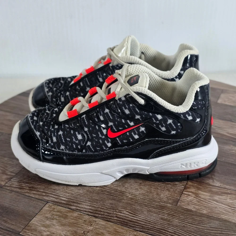 Nike comfort patterned retro