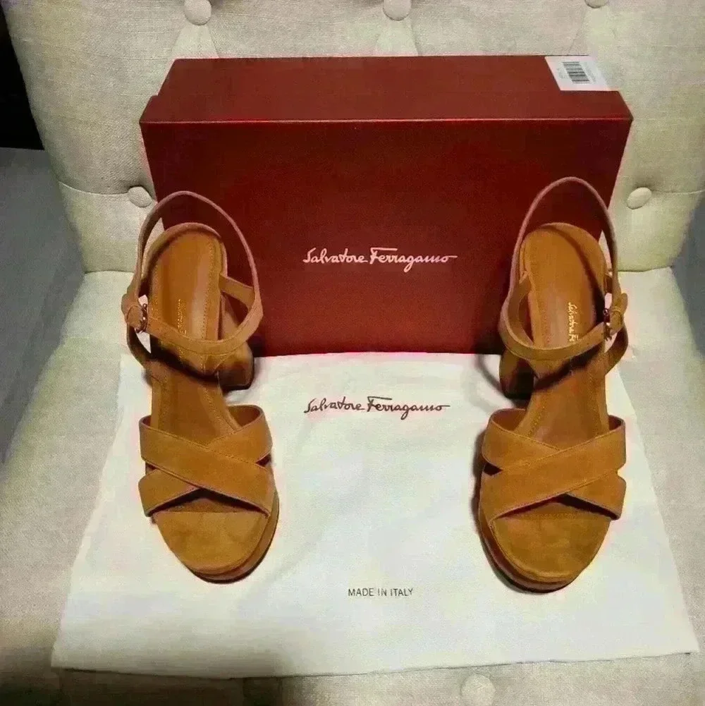 Salvatore Ferragamo 💜💜💜👡 description