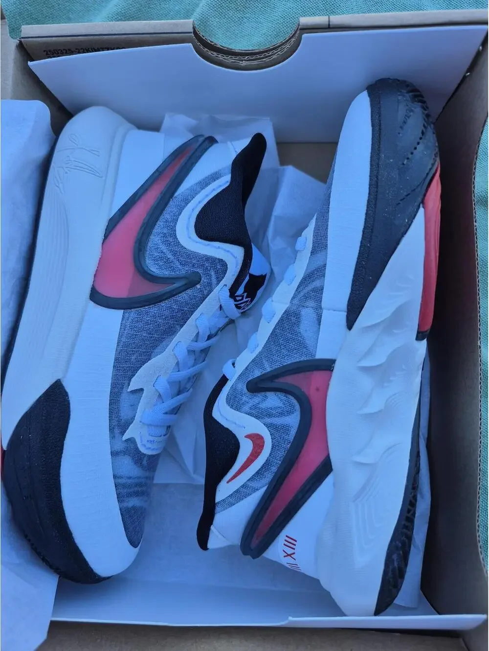 13C - Nike Kyrie 8 GO PS White University Red Black New