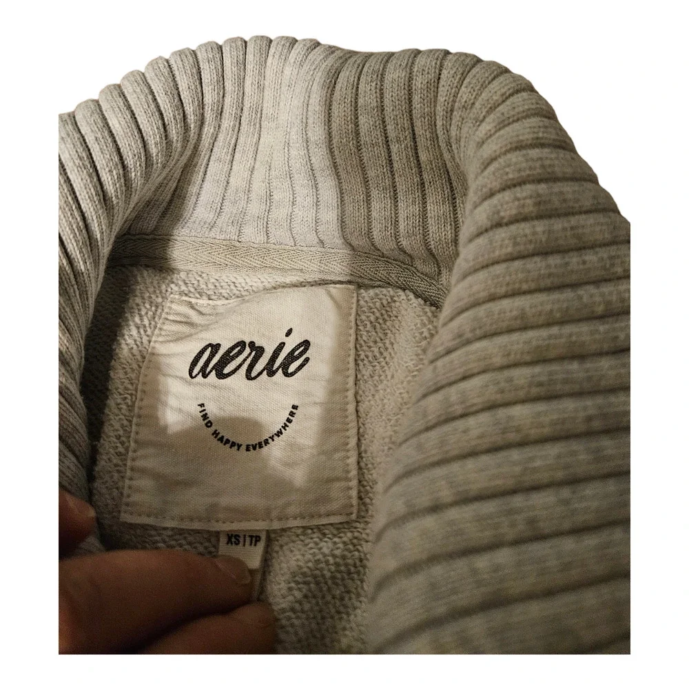 Aerie XS Long Sleeve Light Gray Pullover Sweater