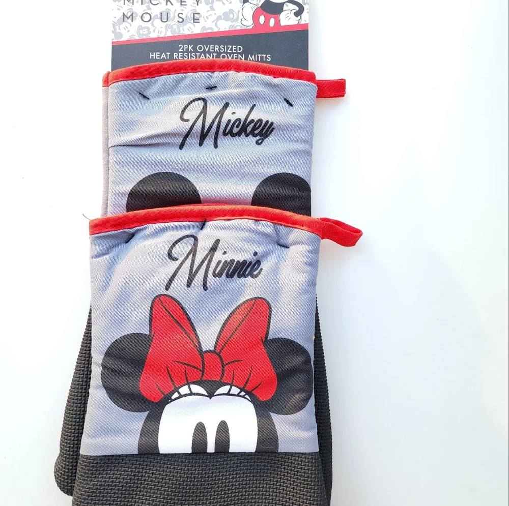 Disney mitts grip heat