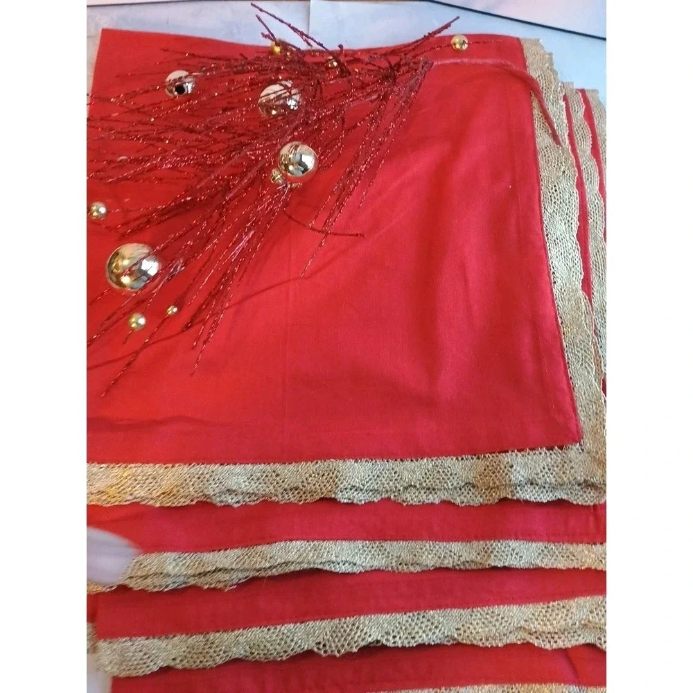 Set Of 4 Red Scallop Gold Trim Dinner Napkins 20
