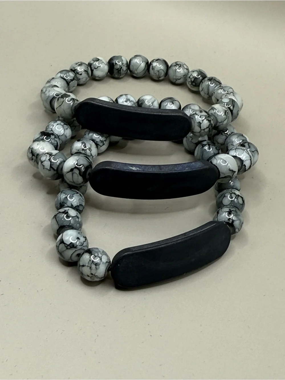 Unisex,Marbled Gray Bead Stretch Bracelet with Black Bar
