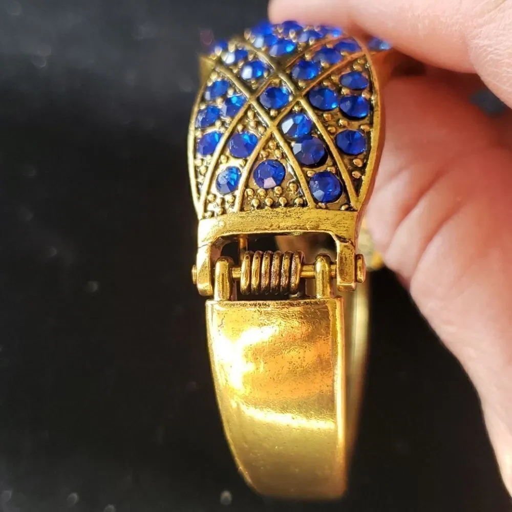 N/A closure cuff vintage
