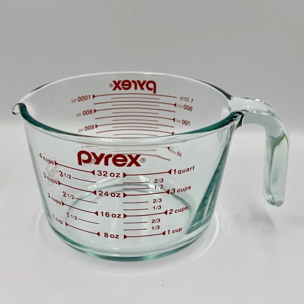 Pyrex 1 Qt Glass Measuring Cup 32 oz Red‎ Print Modern Kitchen Minimalist MINT