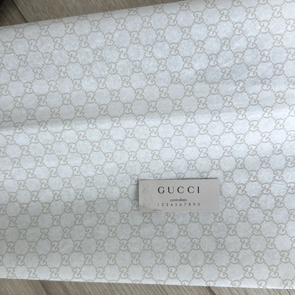 GUCCI DARK BROWN EMBOSSED GIFT BOX