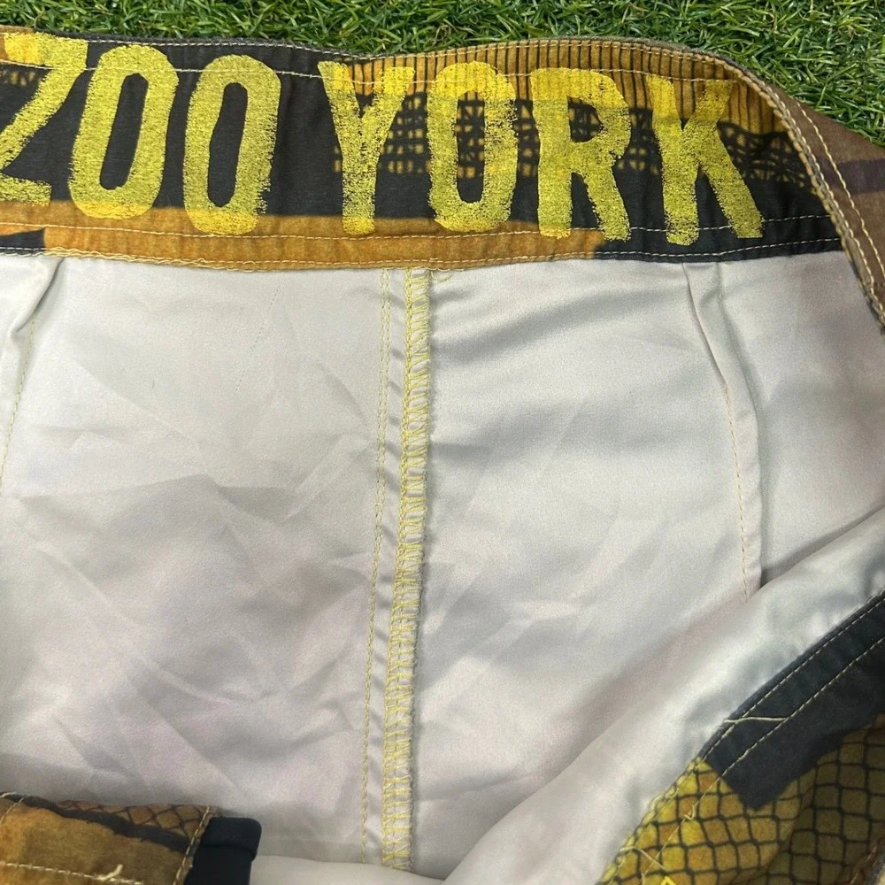 Zoo York Mens Board Shorts Brown Yellow NYC Skyline Graphic Swim Trunks Size 36