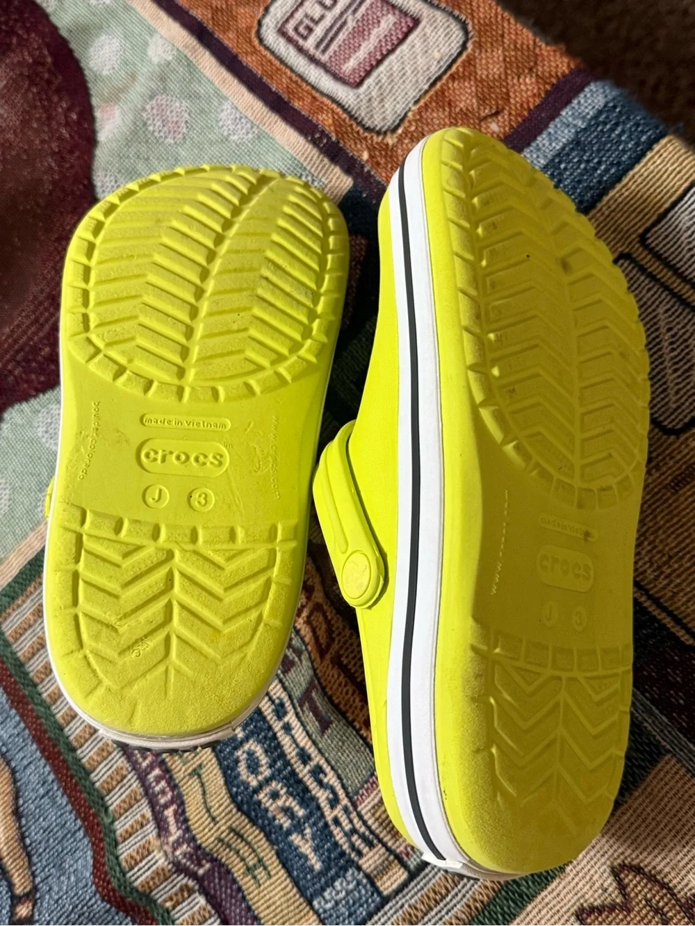 CROCS bright neon