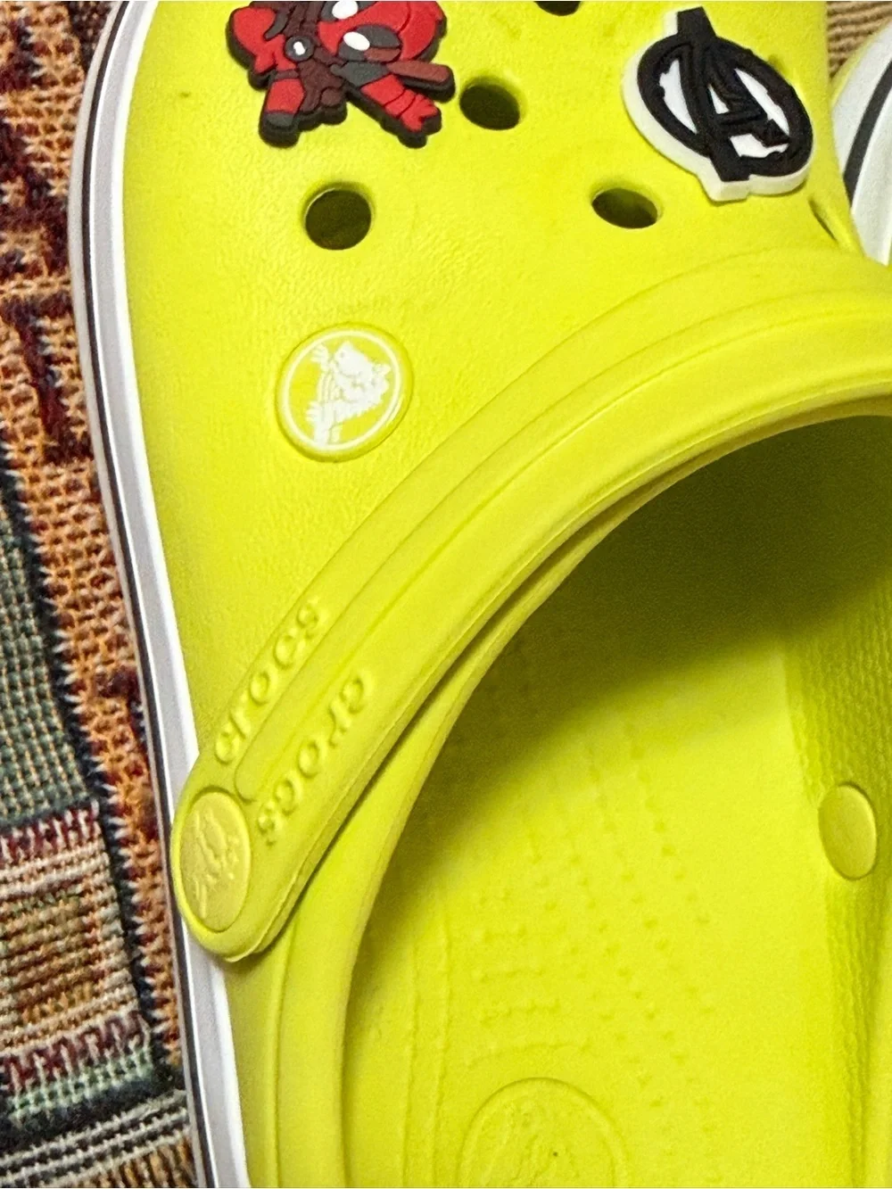 CROCS bright neon