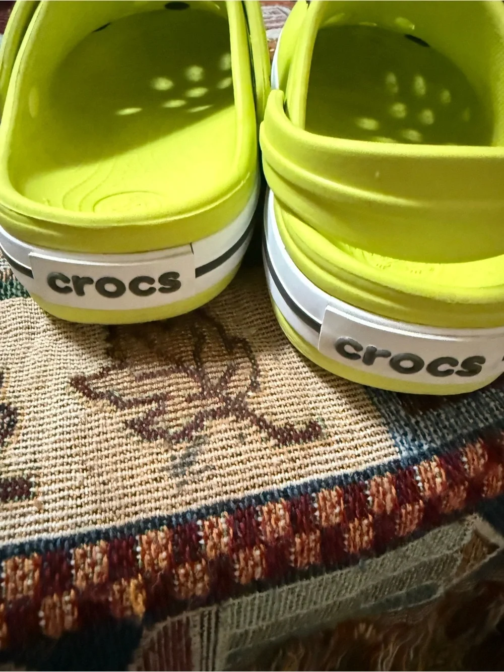 CROCS bright neon