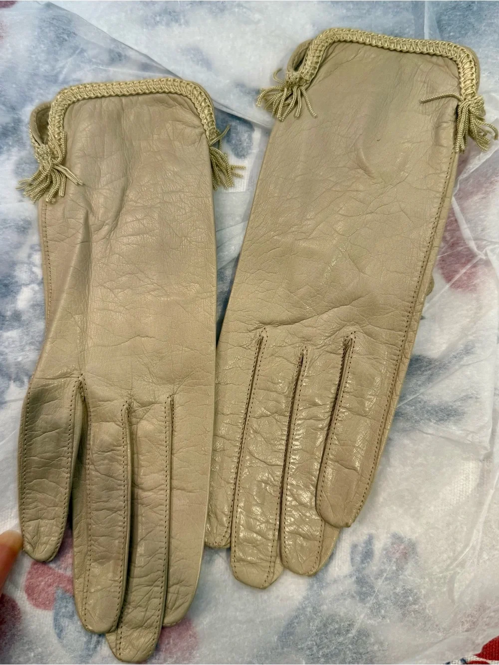 Taupe Leather Women's Gloves with Braided Trim