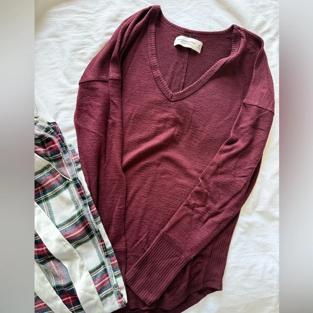 Abercrombie & Fitch cozy burgundy