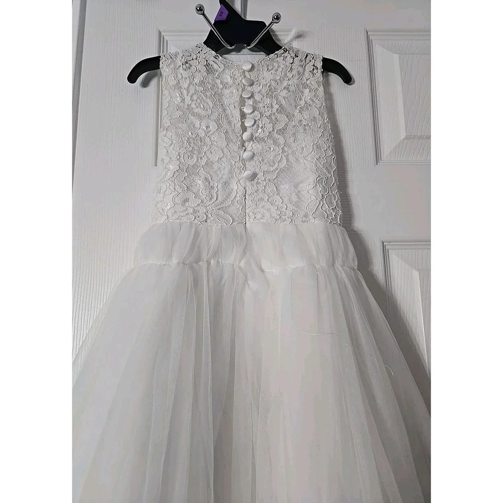 The Unbranded Brand florial 20 neckline