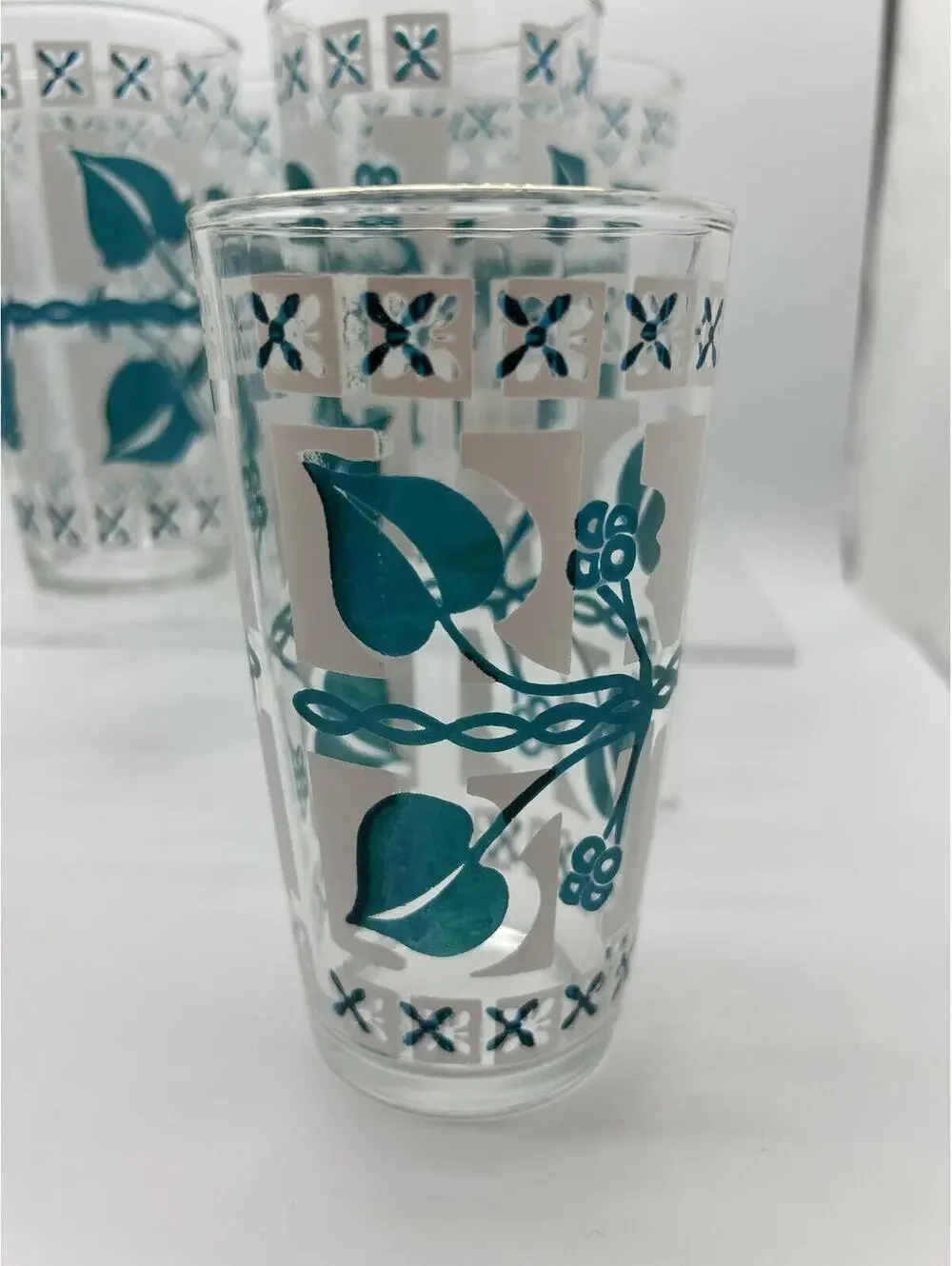 8 Hazel Atlas Green/White Ivy Tumblers with Carry Cage