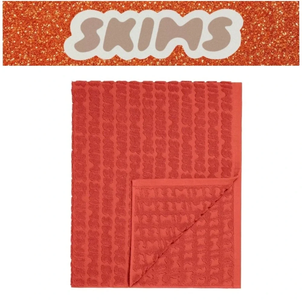NWT SKIMS SIGNATURE SWIM TOWEL IN TERRA