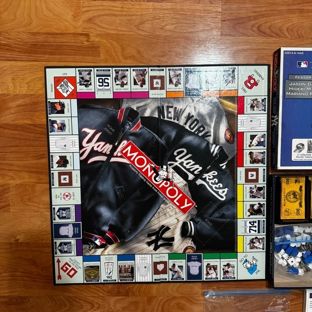 Monopoly New York Yankees Baseball Board Game 2006 Collectors Edition Pre Owned