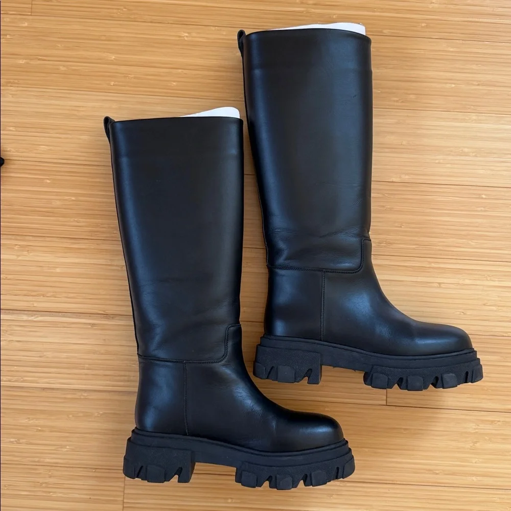Gia Borghini black as
