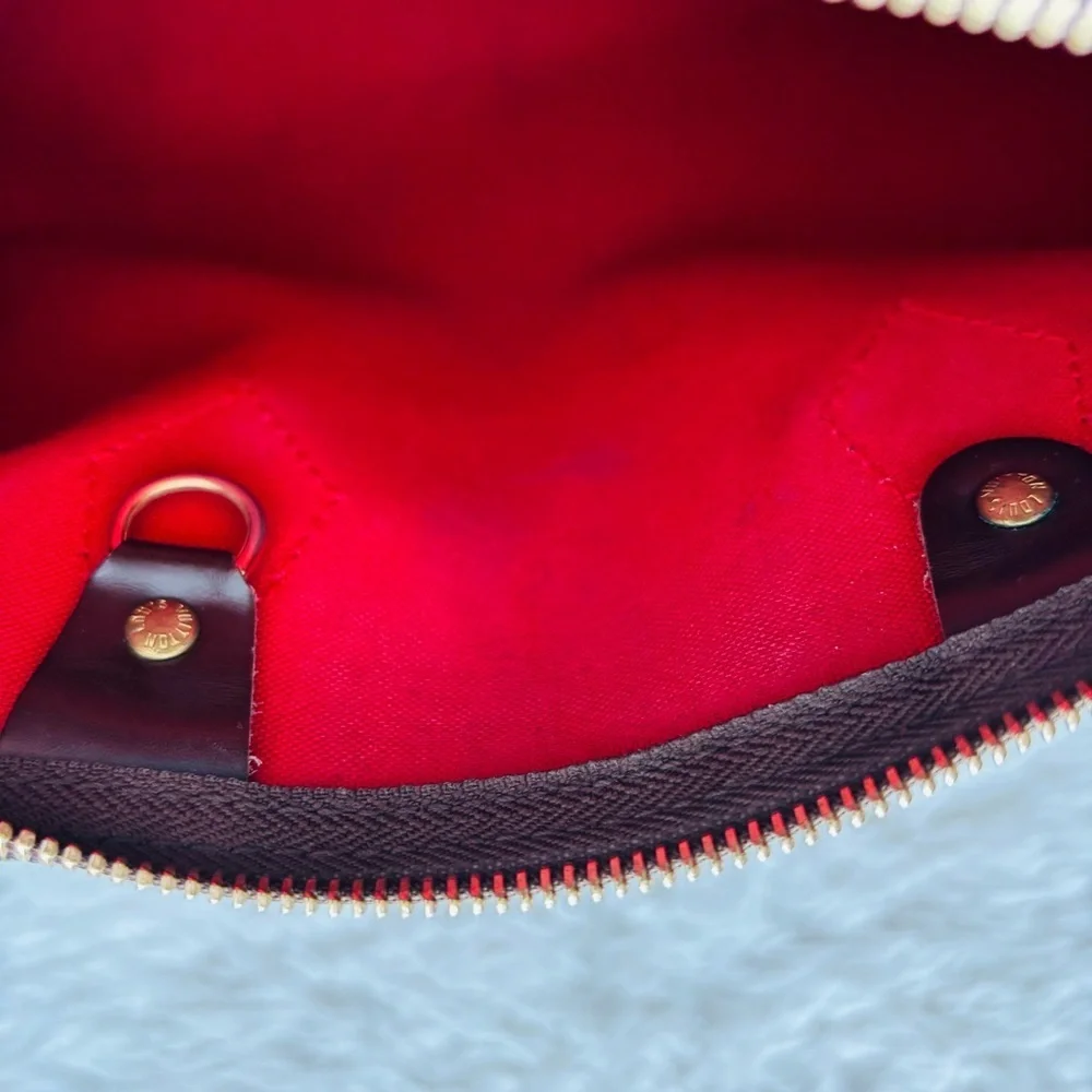 Louis Vuitton inside tone great