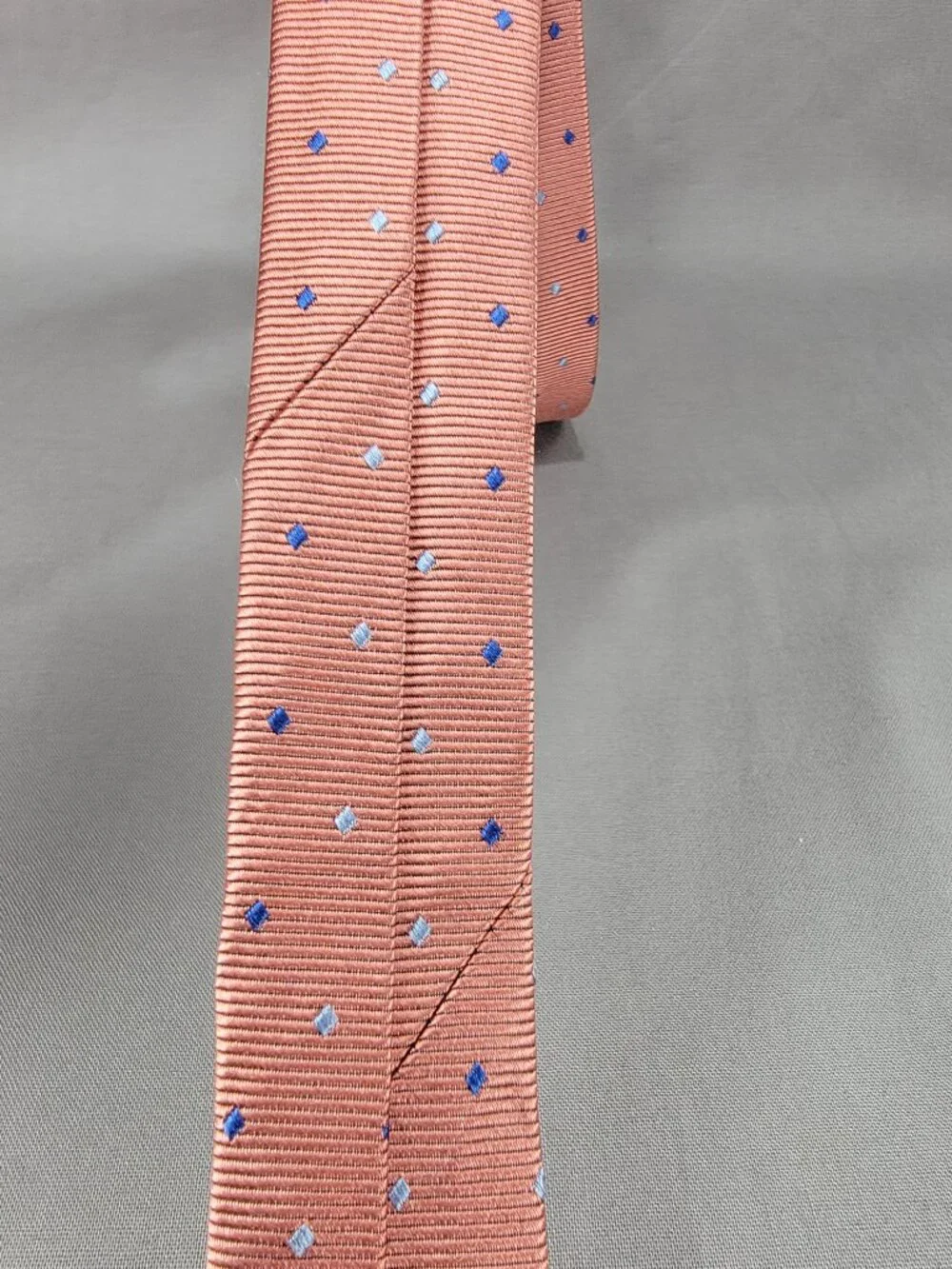 Brooks Brothers 346 Silk Necktie Tie Mens Pink Blue Geometric Diamond Print USA