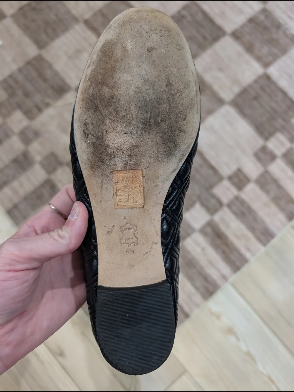 Tory Burch toe signs