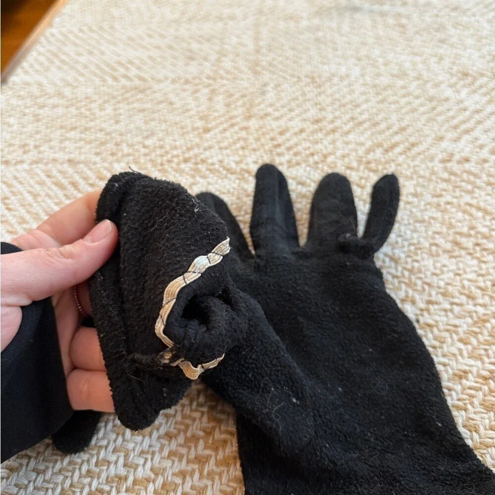 Black women’s Gloves