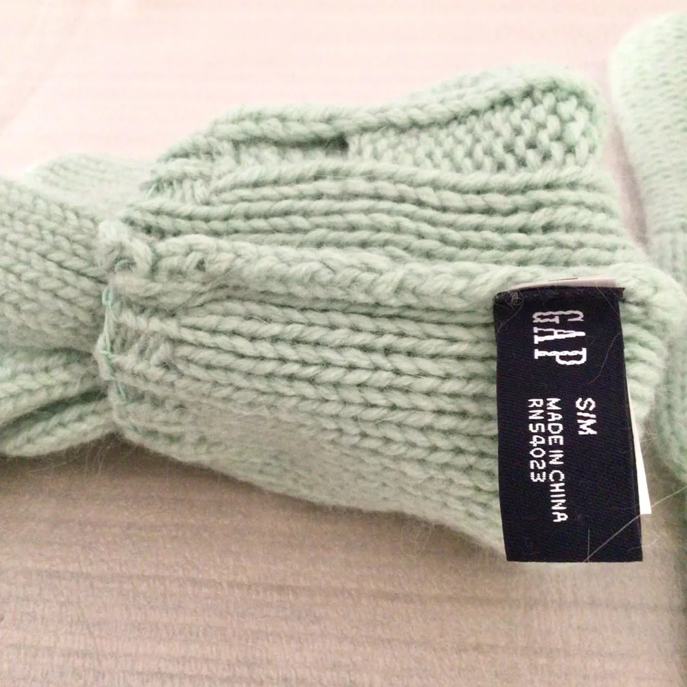 Gap Wool Blend Cable Knit Gloves
