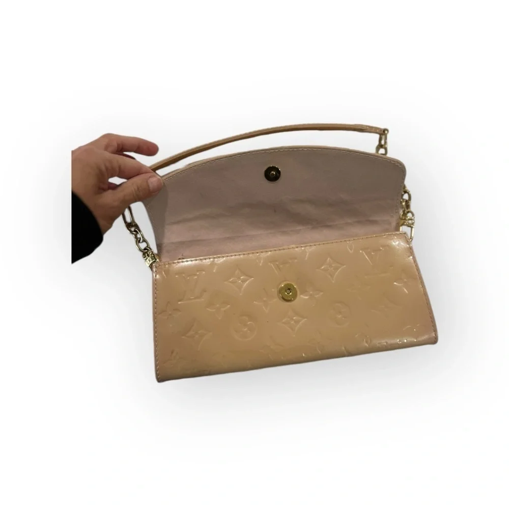 Louis Vuitton elegant louis