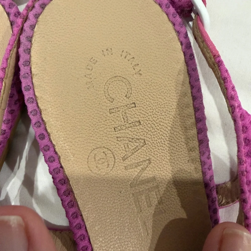 CHANEL see chic