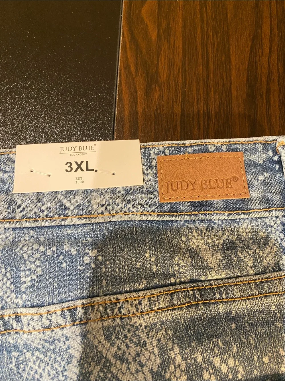 Judy Blue NWT Bleach Blue Snakeskin Laser Printed Mid Rise Shorts Plus 3XL 20W