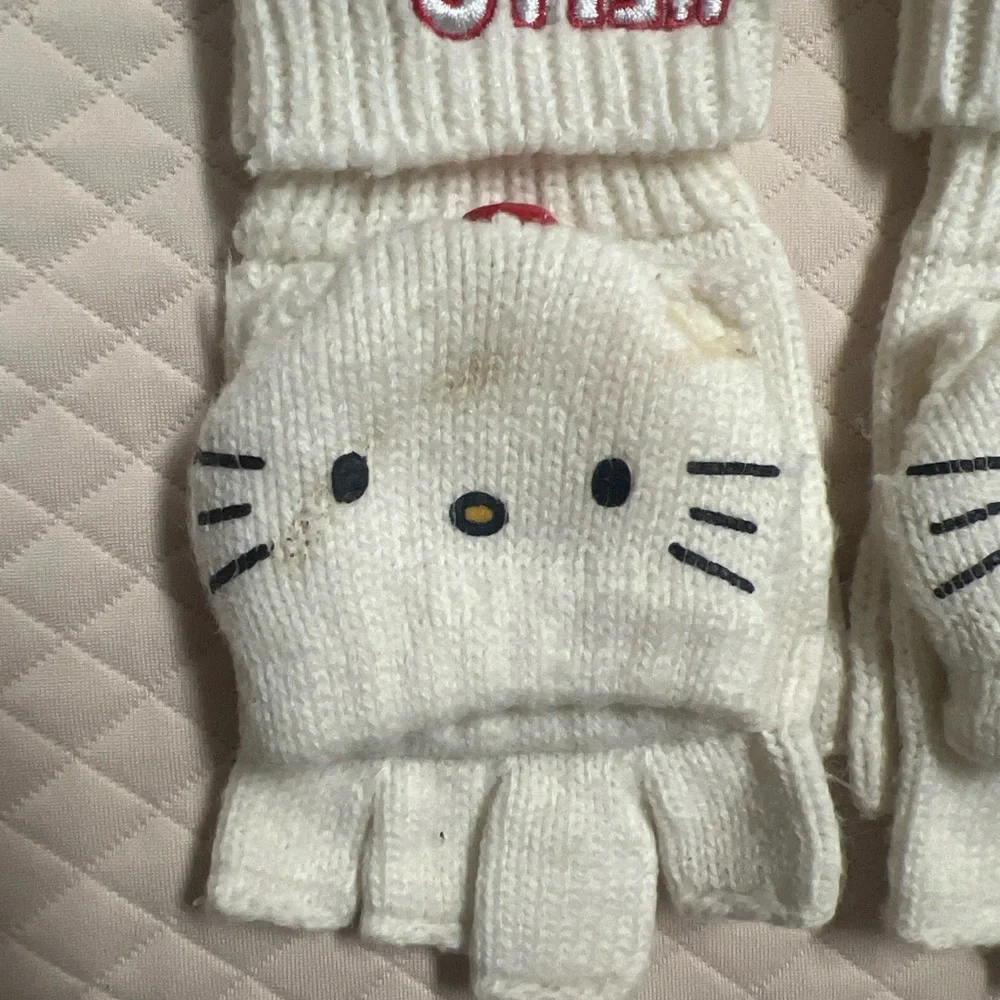 Hello Kitty Convertible Mittens