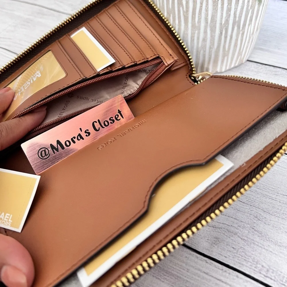 Michael Kors Flat Phone Holder Wallet/Wristlet